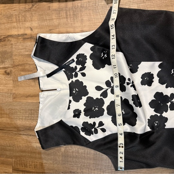 Kensie Monochrome Floral Mini Dress - Picture 6 of 8